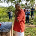 யோகம் பயில்தல்.