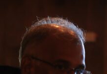 அறியாமையிலிருந்து ஒளிக்கு