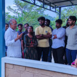 அருகே வருதல்…